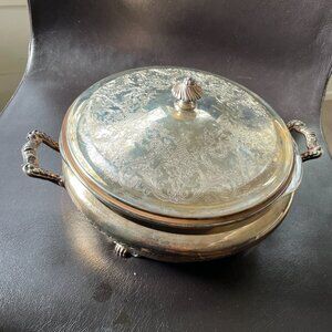 Vintage WM Rogers Silverplate Covered Round Serving Bowl w/ Pyrex Bowl Insert
